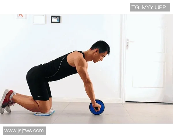 足球明星儿子展现完美腹肌引发热议健身秘诀揭秘